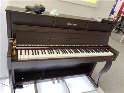 Beisite vystavuje nástroje na výstavě nástrojů Alaheim v Los Angeles, USA.